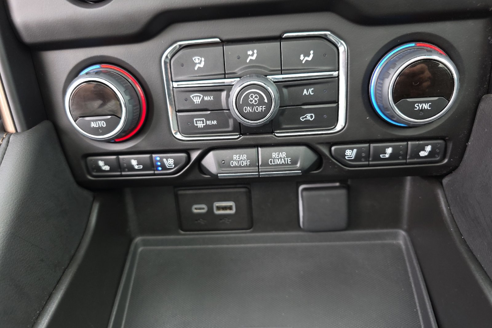 Used 2024 Chevrolet Tahoe High Country AWD/4WD image 31