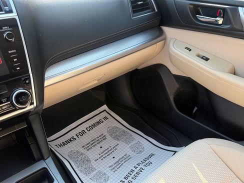 Used 2019 Subaru Outback 2.5i Premium AWD/4WD image 30