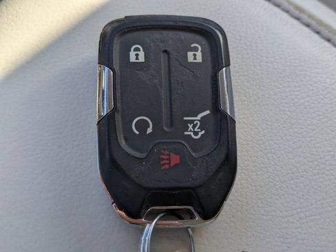 Used 2020 GMC Acadia Denali w/ Technology Package FWD image 26