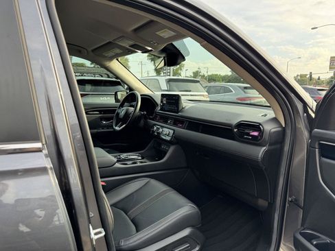 Used 2025 Honda Pilot EX-L image 40