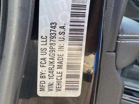 Used 2023 Jeep Grand Cherokee L Laredo AWD/4WD image 29