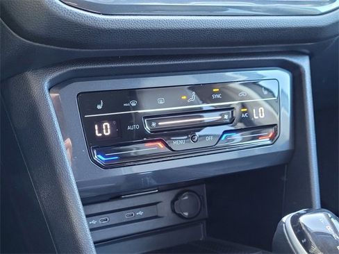 Used 2024 Volkswagen Tiguan SE image 11