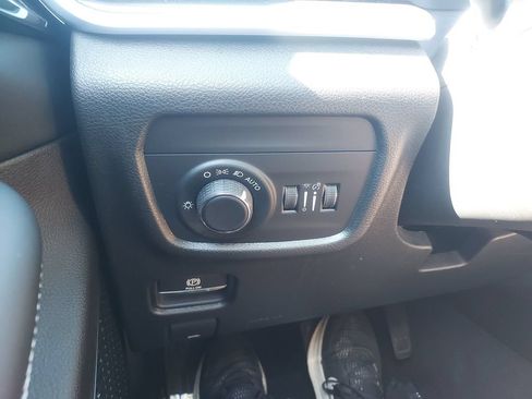 Used 2023 Jeep Grand Cherokee Laredo w/ Luxury Tech Group I AWD/4WD image 24