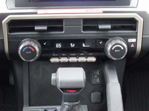 New 2025 Toyota Tacoma TRD Off-Road AWD/4WD image 28
