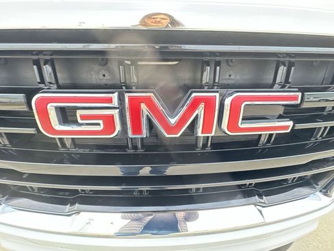 Used 2024 GMC Yukon XL SLE w/ Gmc Pro Safety Plus Package image 31