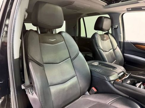 Used 2017 Cadillac Escalade Premium Luxury image 26