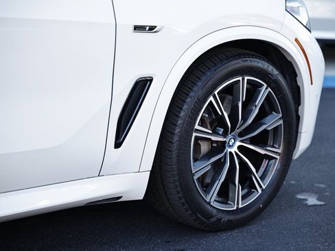 Used 2023 BMW X5 xDrive45e w/ M Sport Package image 5