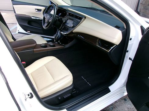 Used 2015 Toyota Avalon XLE Touring image 12