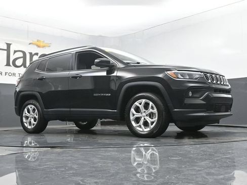 Used 2024 Jeep Compass Latitude AWD/4WD image 2