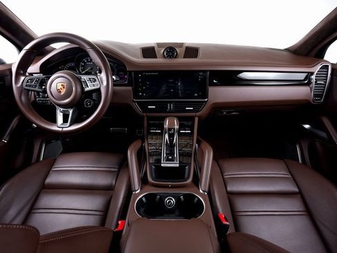 Used 2022 Porsche Cayenne Turbo S image 36