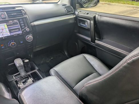 Used 2022 Toyota 4Runner TRD Off-Road Premium w/ Moonroof Package AWD/4WD image 17