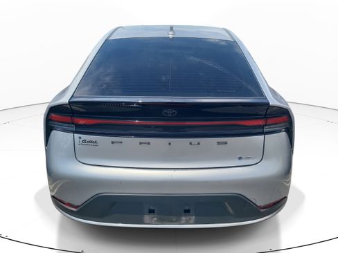 Used 2023 Toyota Prius LE FWD image 6
