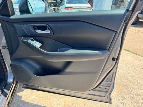 Used 2025 Nissan Rogue SV FWD image 28