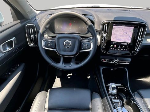 Used 2024 Volvo XC40 B5 Plus AWD/4WD image 6