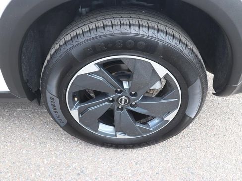 Used 2024 Nissan Rogue SV AWD/4WD image 23