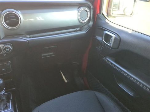 Used 2020 Jeep Wrangler Unlimited Sahara w/ Uconnect 4C Nav & Sound Group image 15