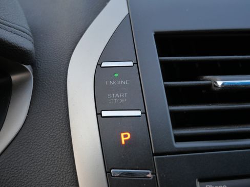 Used 2014 Lincoln MKZ image 29