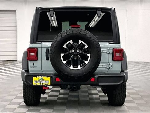 Used 2024 Jeep Wrangler Unlimited Rubicon w/ Dual Top Group AWD/4WD image 5
