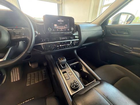 Used 2025 Nissan Pathfinder SV AWD/4WD image 25