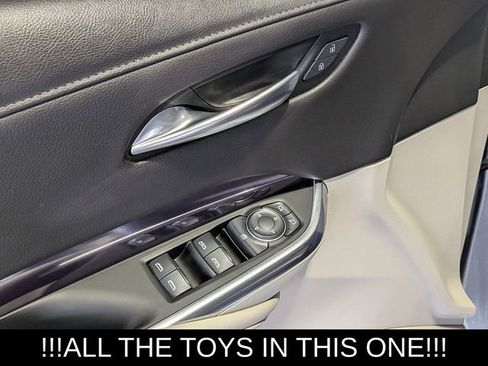 Used 2023 Cadillac XT4 Luxury w/ Cold Weather Package AWD/4WD image 14