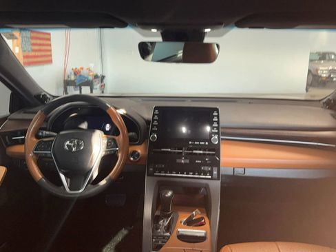 Used 2019 Toyota Avalon XSE image 6