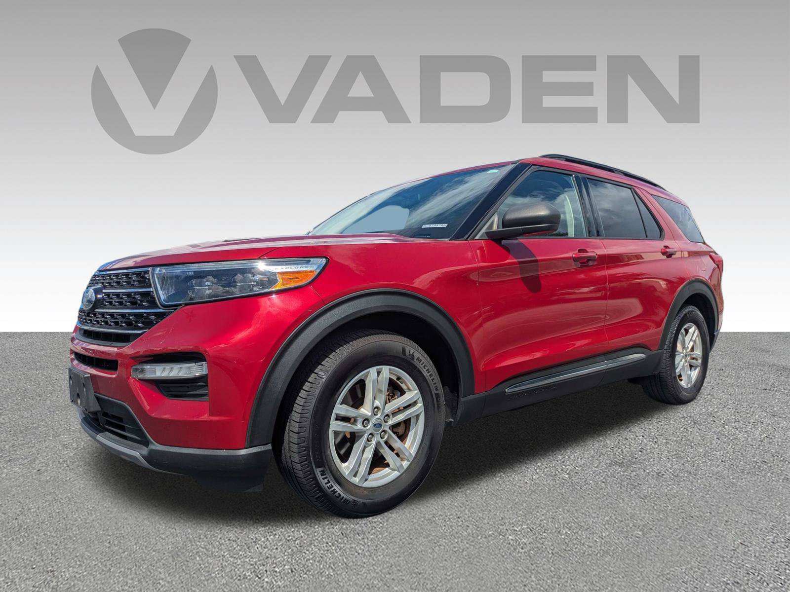 Used 2021 Ford Explorer XLT w/ Equipment Group 202A RWD image 2