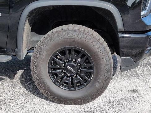 Used 2024 Chevrolet Silverado 2500 ZR2 w/ Technology Package AWD/4WD image 10