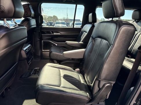 Used 2024 Jeep Wagoneer Series II image 23