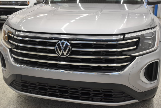 Used 2025 Volkswagen Atlas SE AWD/4WD image 14