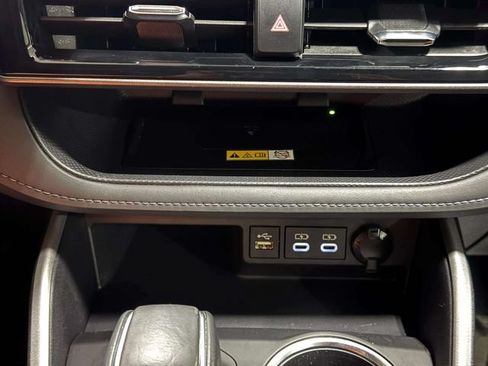 Used 2024 Toyota Highlander XLE AWD/4WD image 18
