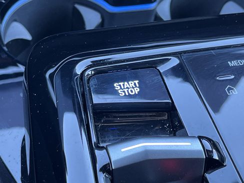 Used 2024 BMW i5 eDrive40i image 10