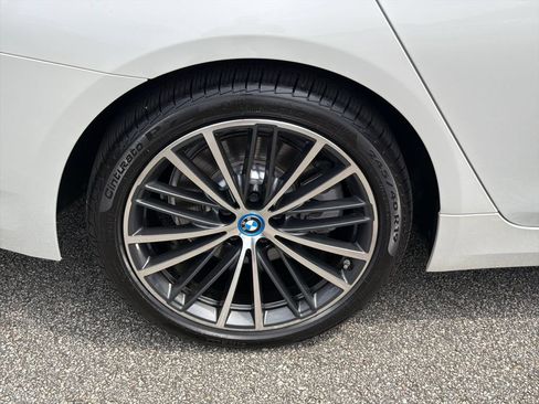 Used 2023 BMW 530e w/ Premium Package RWD image 17