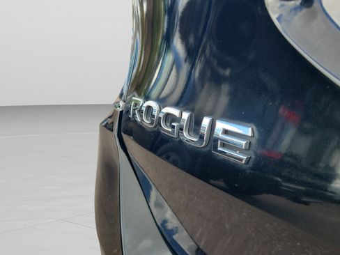 Used 2017 Nissan Rogue SV w/ SV Premium Package image 32