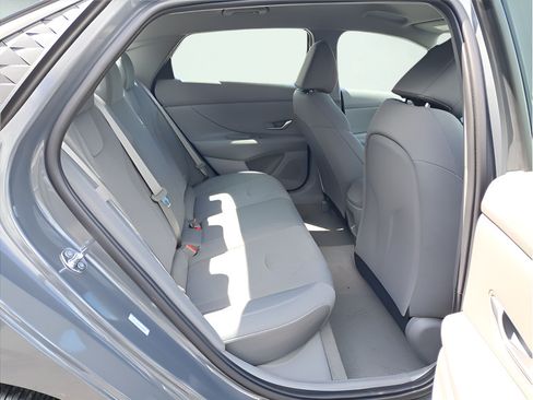 Used 2026 Hyundai Elantra SE FWD image 14