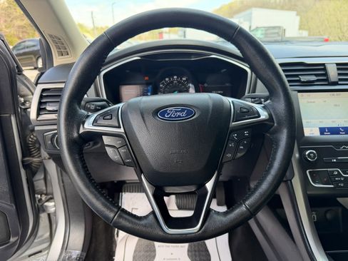 Used 2020 Ford Fusion SEL FWD image 24