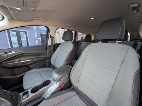 Used 2016 Ford Escape SE w/ Equipment Group 201A FWD image 17