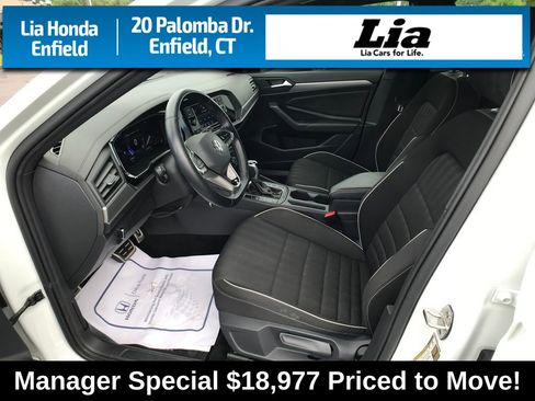 Used 2023 Volkswagen Jetta Sport image 4