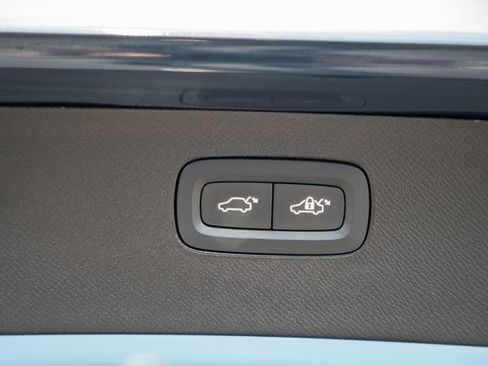 Used 2025 Volvo XC90 B6 Plus image 11