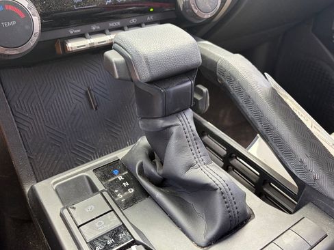 Used 2025 Toyota 4Runner SR5 AWD/4WD image 8