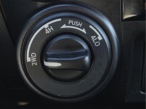 Used 2023 Nissan Titan SV w/ SV Convenience Package image 15