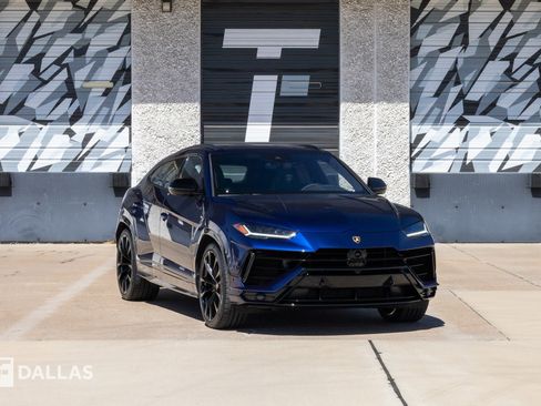 Used 2024 Lamborghini Urus S image 1