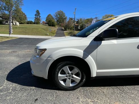 Used 2018 Dodge Journey SE w/ Connectivity Group image 2