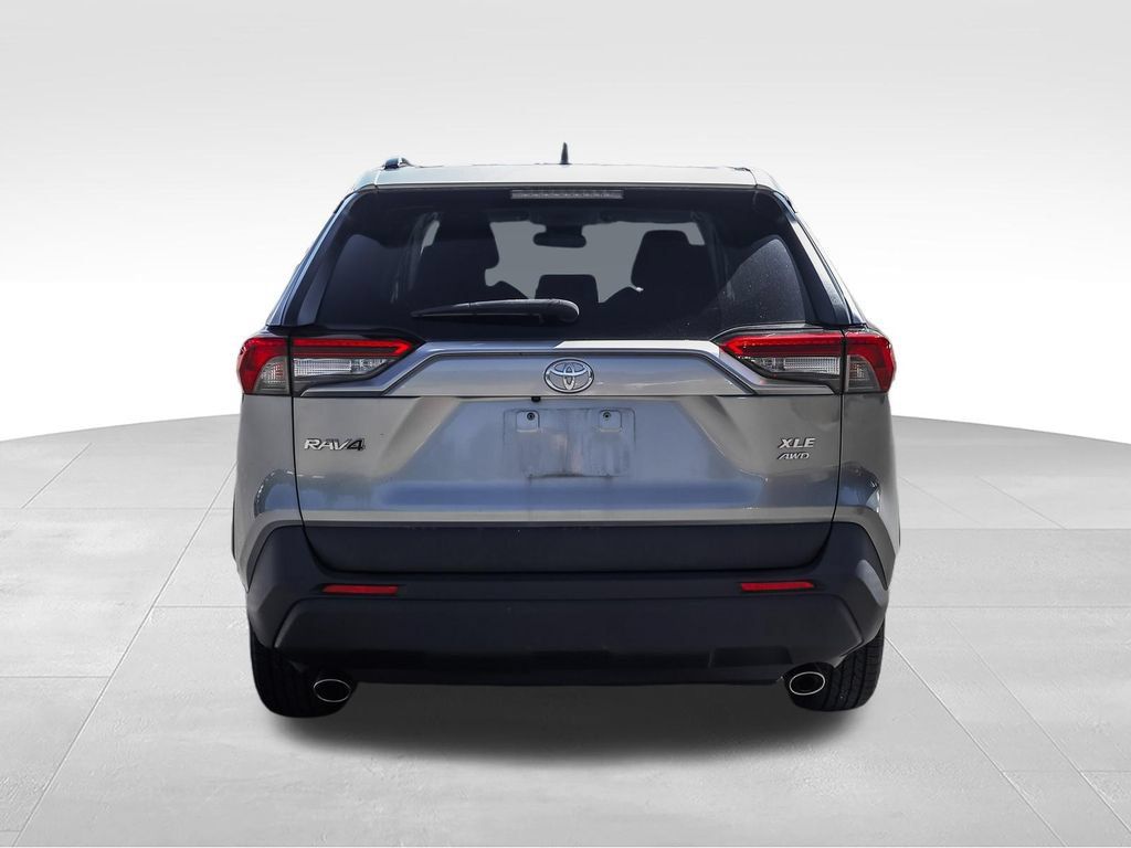 Used 2022 Toyota RAV4 XLE AWD/4WD image 5