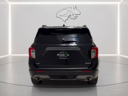 Used 2023 Ford Explorer XLT w/ Equipment Group 202A AWD/4WD image 4
