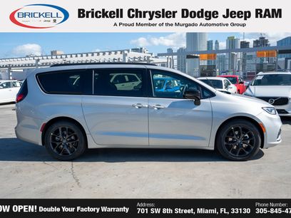 New 2026 Chrysler Pacifica Select