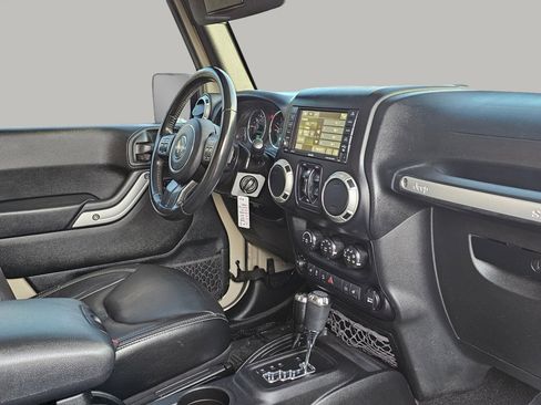 Used 2017 Jeep Wrangler Unlimited Sahara w/ Max Tow Package image 26