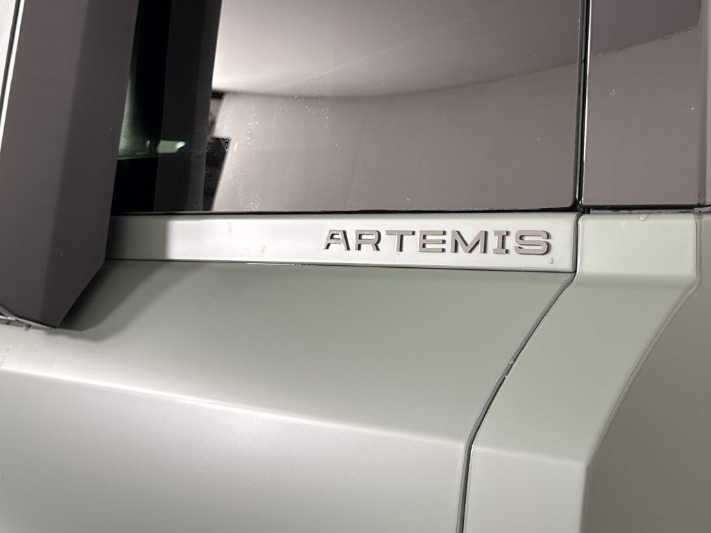 New 2026 Land Rover Defender 110 AWD/4WD image 14