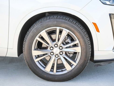 Used 2022 Cadillac XT6 Premium Luxury image 10