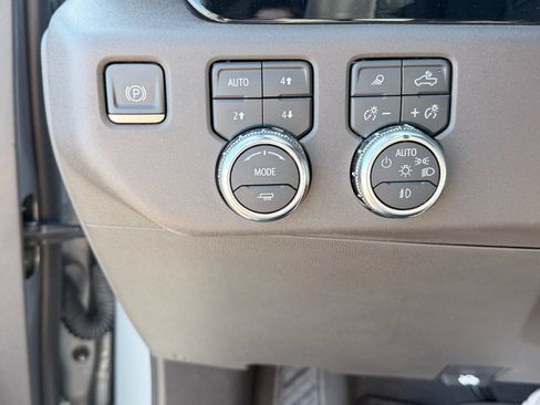 Used 2024 GMC Sierra 1500 SLT w/ SLT Convenience Package AWD/4WD image 11