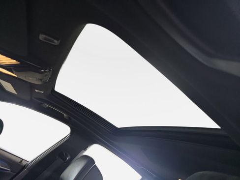 Used 2022 BMW M550i xDrive w/ Dynamic Handling Package image 28